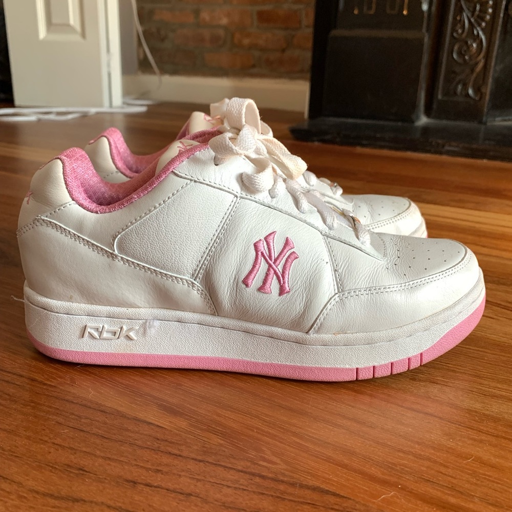 Reebok women’s Yankees NYY casual sneakers - Pink, size 8